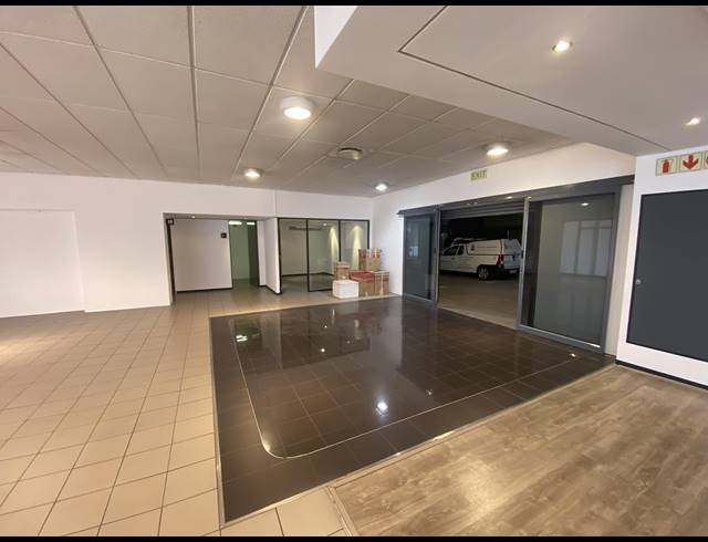 374M² OFFICE TO LET IN CLAREMONT